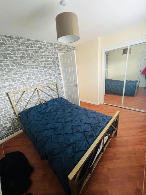 Apartment Lovely Entire 2 Bedroom *