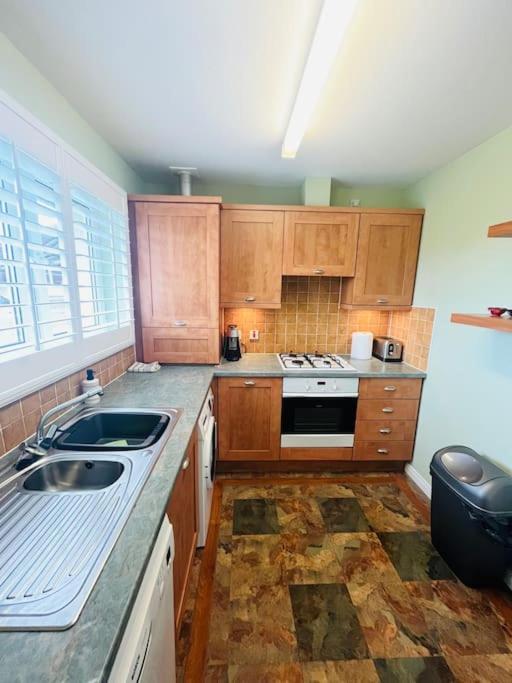 Apartment Lovely Entire 2 Bedroom *